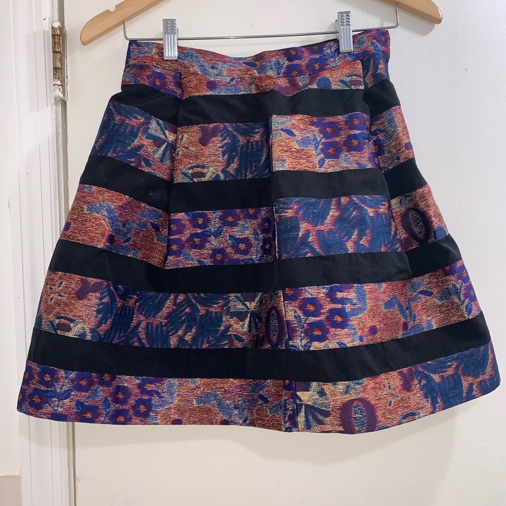 Lovely mini skirt with glitter and floral design!